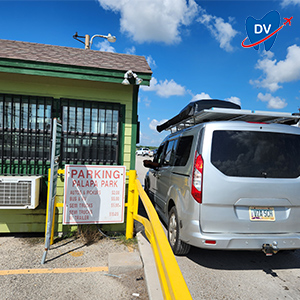 Passenger vehicle crossing the Progreso border