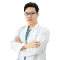 doctor in best dental clinic in vietnam for dental implant