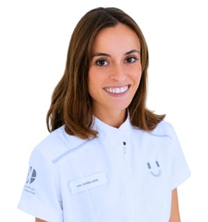 Dr. Élia Rebolledo